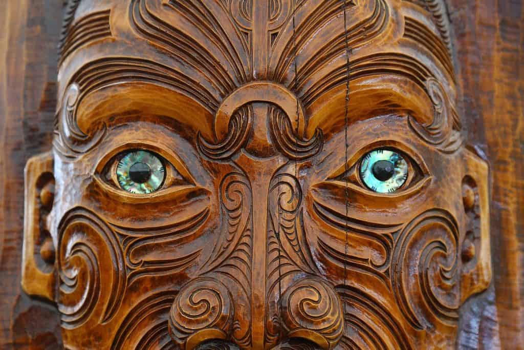 Maori-Schnitzerei
