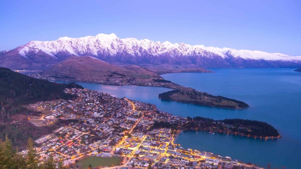 Queenstown-Skyline-Gondola-Bobs-Peak-Abend